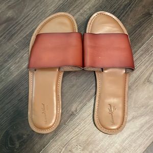 Universal thread sandals